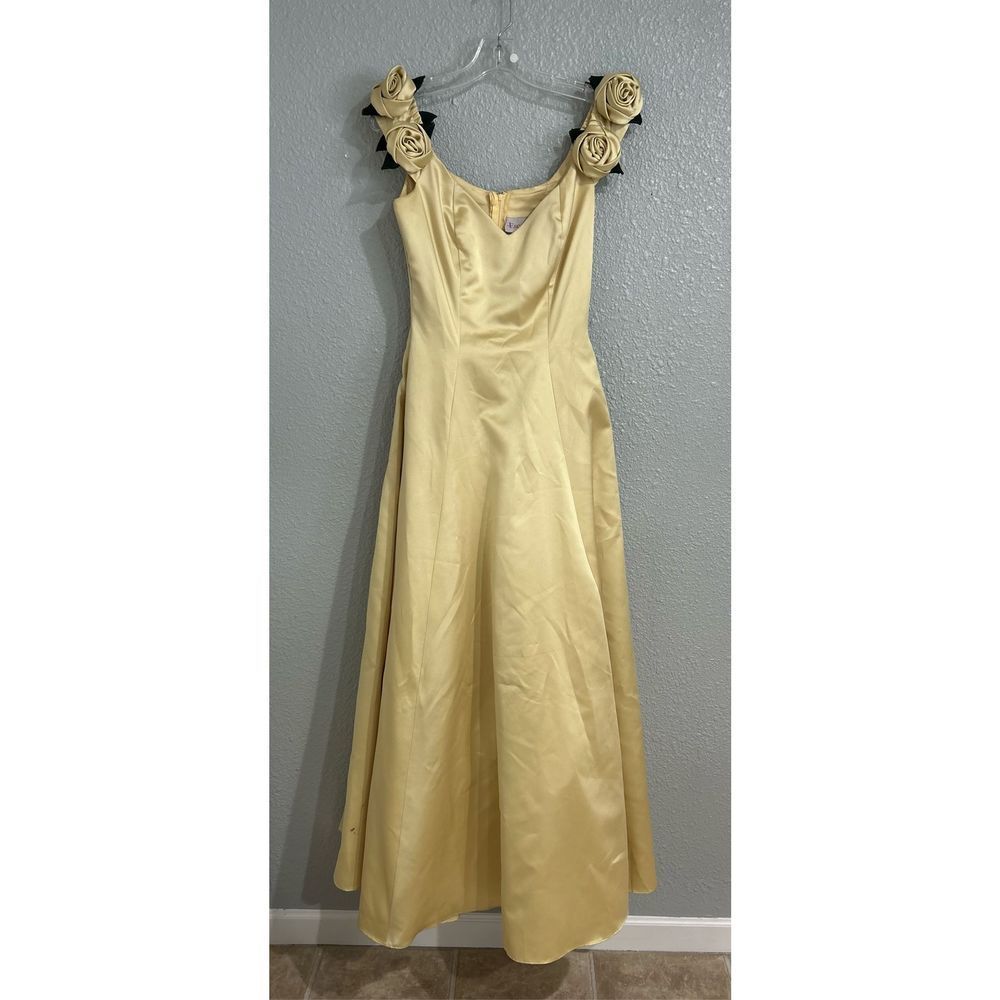 Vintage 70s Gold Rosette Sleeveless Ball Gown Formal Prom Homecoming S